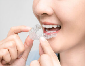 港区（三田・赤羽橋）の矯正歯科専門医院、矯正歯科クリニック三田赤羽橋で40代からの矯正治療で歯周病リスクを軽減するためのポイントを解説